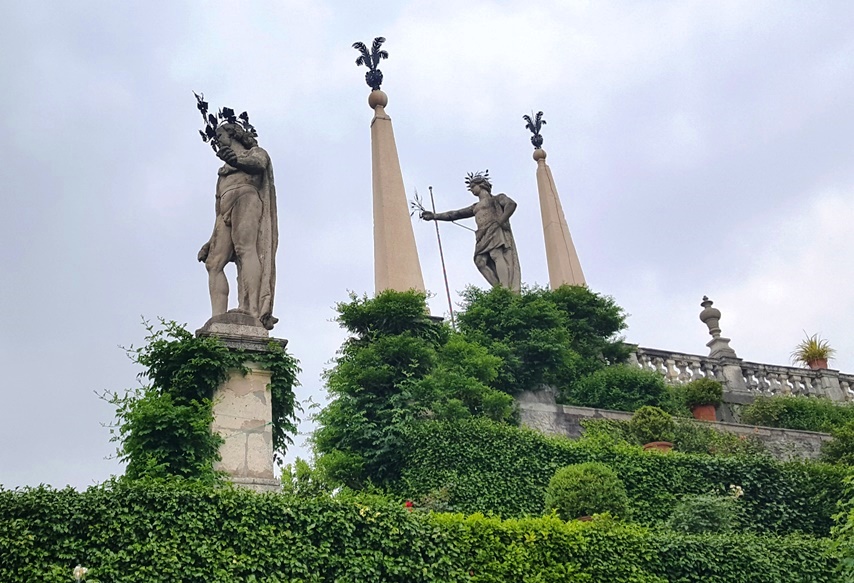 Isola Bella statues